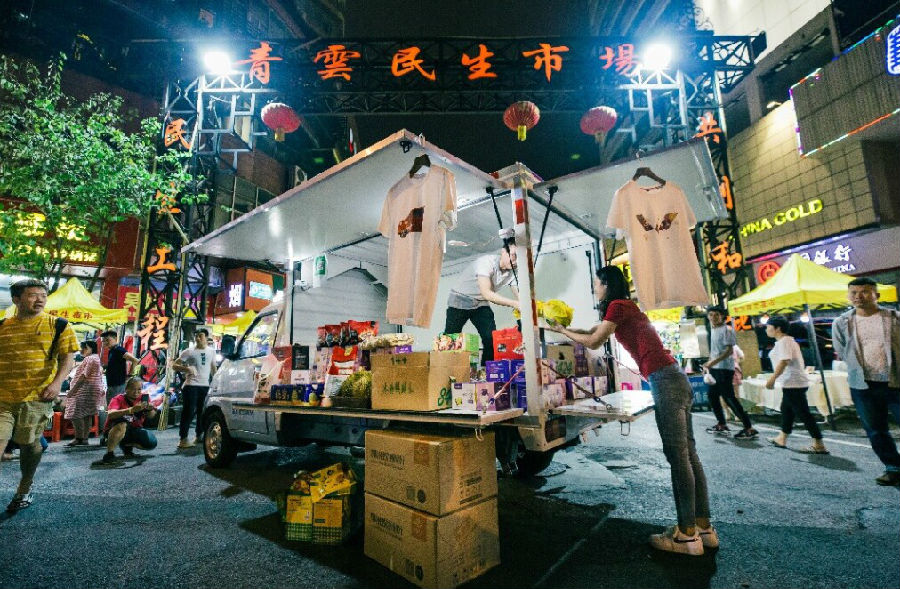 五菱荣光售货车助力中国“地摊经济”火起来！