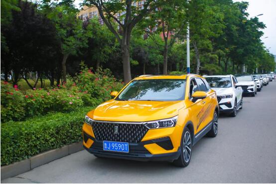 我与奔腾T77的泰安天颐湖之约,佳人相伴国潮行动