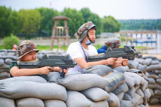 我与奔腾T77的泰安天颐湖之约,佳人相伴国潮行动
