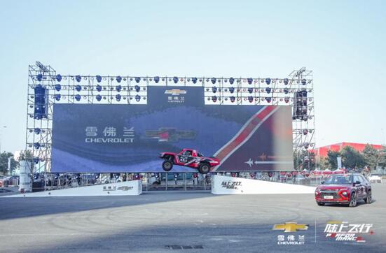 岛城海滩上演飞行特技,“2020雪佛兰SUV陆上飞行秀”燃炸9月!