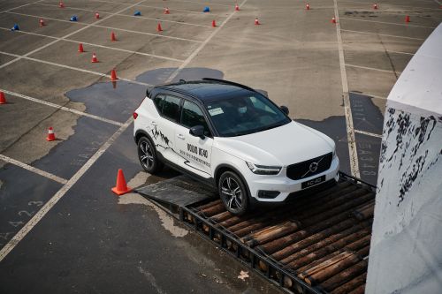 XC40枕木路面04