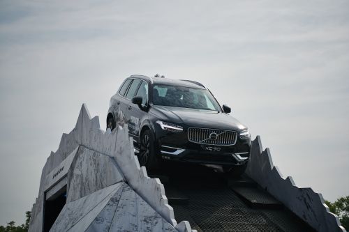 新款XC90下坡阶梯路03