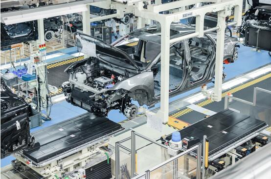 “品确官”揭秘一汽丰田新能源工厂,bZ3官方指导价16.98万元起