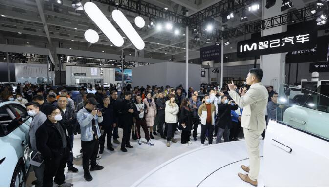 2023齐鲁国际车展1号馆,智己LS7来了!