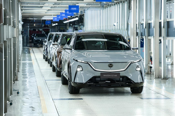 央视“第一发布”车企首秀 长安马自达EZ-60央视认证全球好车1111694.jpg